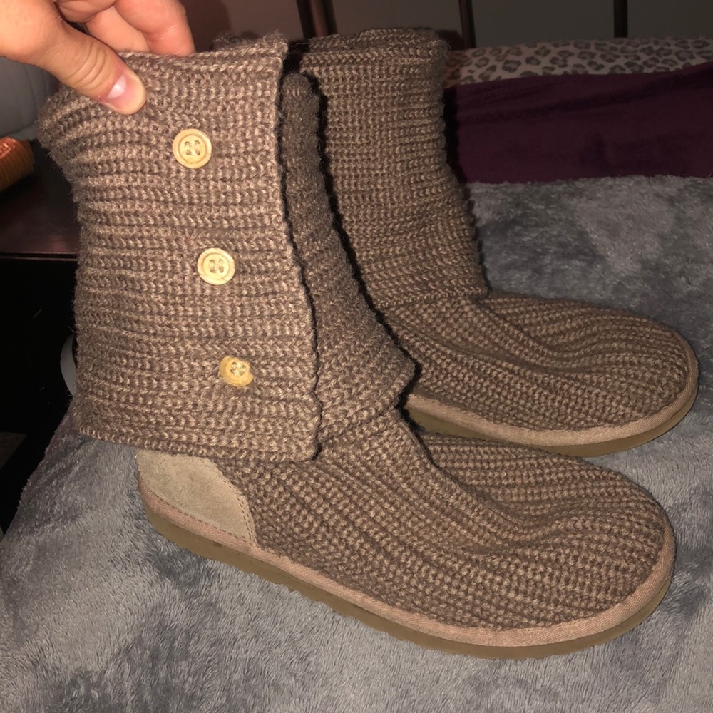 UGGS - Picture 3 of 6